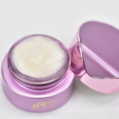 護膚品廠家:誰說歲月只能是把殺豬刀！